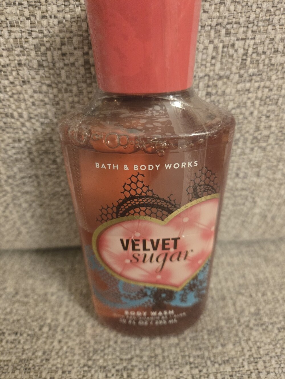 Bath & Body Works Velvet Sugar Body Wash - Pink and Blue Accents